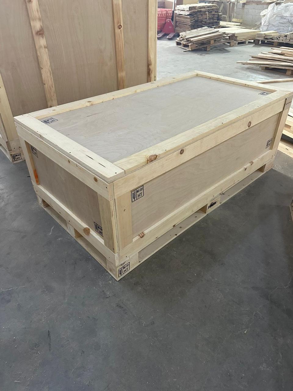 Caja grande de triplay para exportación.